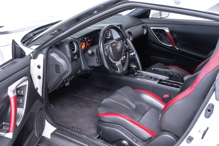 Интерьер Nissan GT-R Offroad Godzilla 2.0 2019 года  (фото 17 из 24)